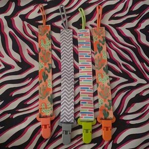 4 Pacifier Holders with a Never Used Bib
